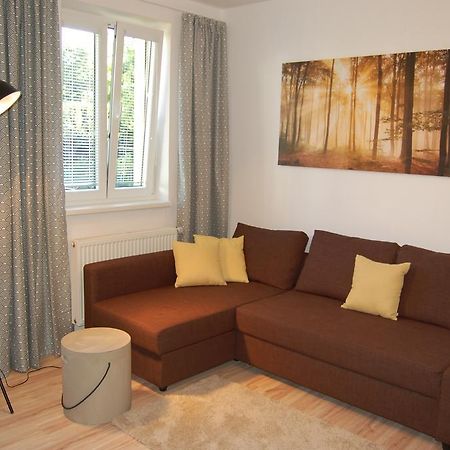 Apartment In A Red House With Garden Budweis Exterior foto
